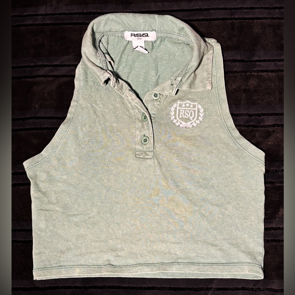 Tilly’s Size S collard crop top